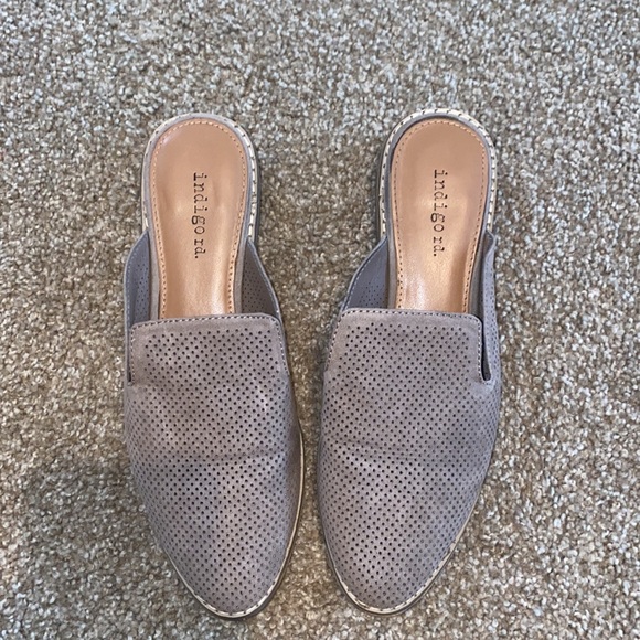 Gray Mules - Picture 5 of 7